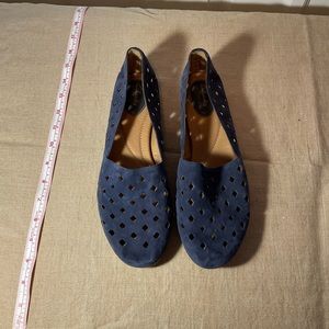 Clark’s Navy Suede Lazer Cut Diamond Print Loafers Size 9.5